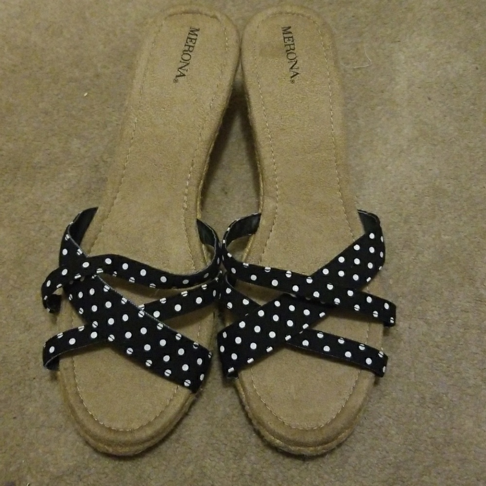 Polka dots sandals